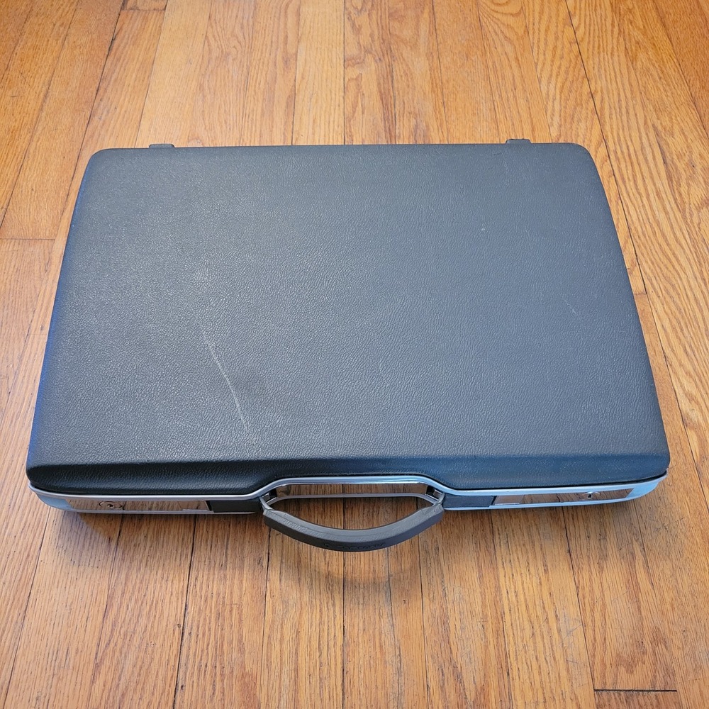 Samsonite 18" Briefcase‎ Black Hard Shell Slim Travel Keys VINTAGE Business Man